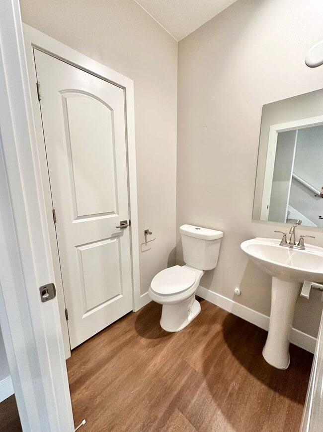 Building Photo - 4 Bed Desert Color Home!