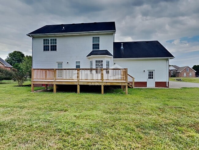 Building Photo - 204 Creekwood Dr