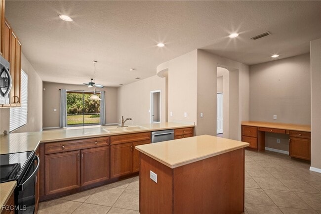 Building Photo - 12168 Country Day Cir