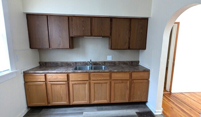 Building Photo - 1636 Manz St