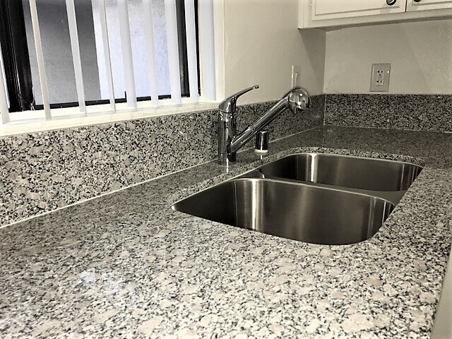 Building Photo - 12249 Oxnard St