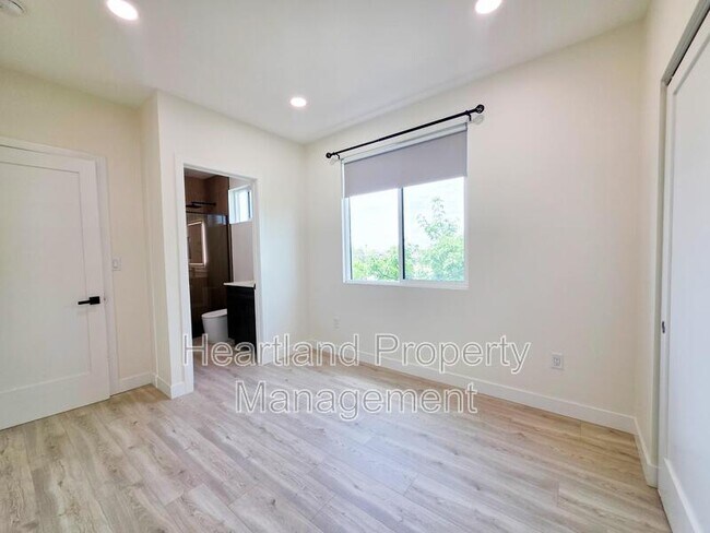 Building Photo - 3350 Lockwood Dr