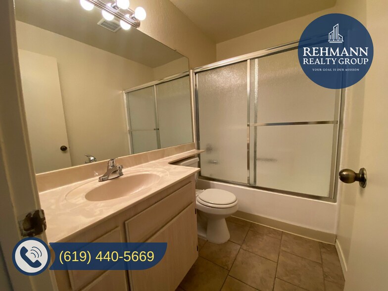 Building Photo - 4177 Iowa St