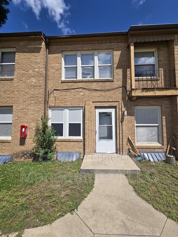 Building Photo - 400 S Hydraulic Ave