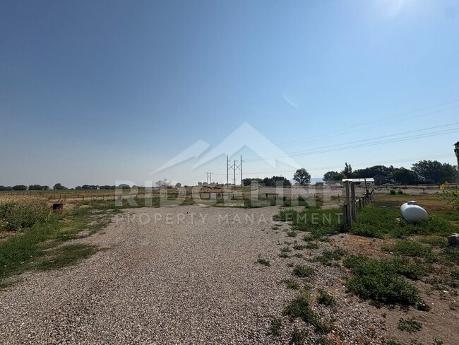 Building Photo - 948 N 900 E