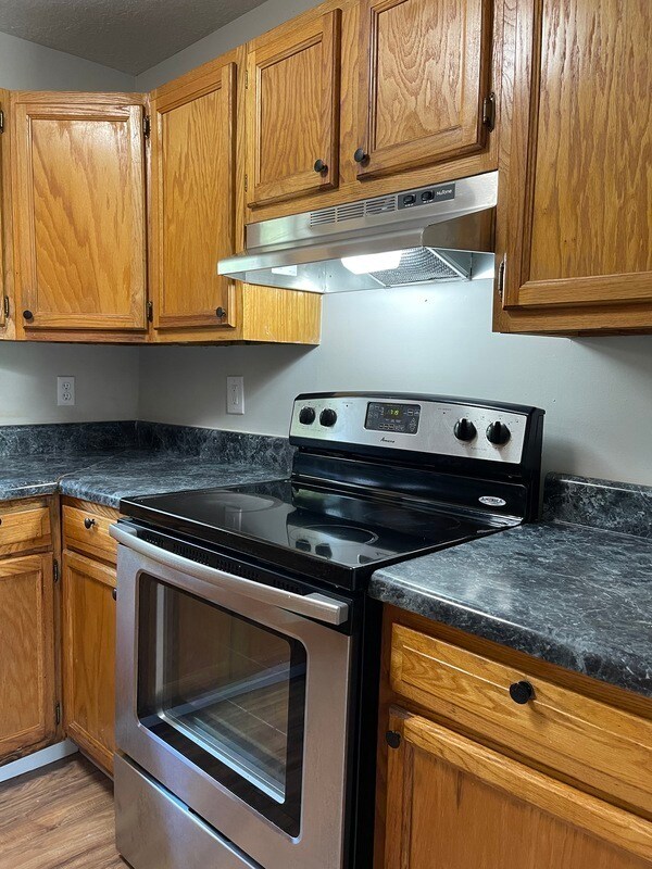 Building Photo - 104 Highland Dr