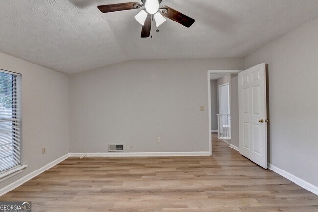 Building Photo - 2115 Glynmoore Dr