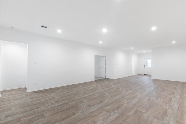 Building Photo - 7418 Elm Lndg Ln
