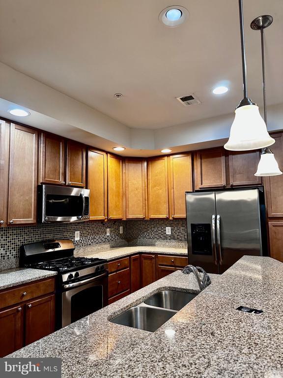 Building Photo - 908 Hall Station Dr