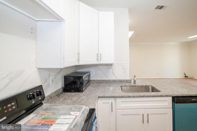 Building Photo - 1521 Spring Gate Dr.