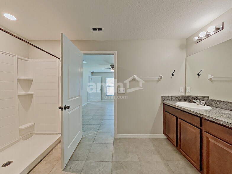 Building Photo - 10132 Carloway Hills Dr