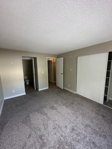 Primary bedroom - 14324 126th Ave NE