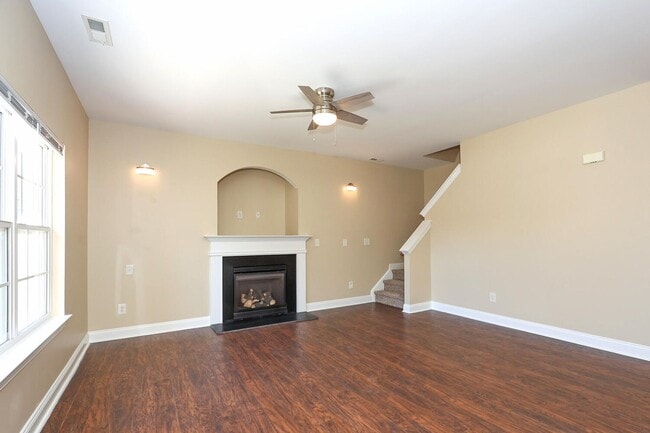 Building Photo - Welcome to this stunning 5 bedroom, 2.5 bath home nestled in the desirable location of Cornelius,...