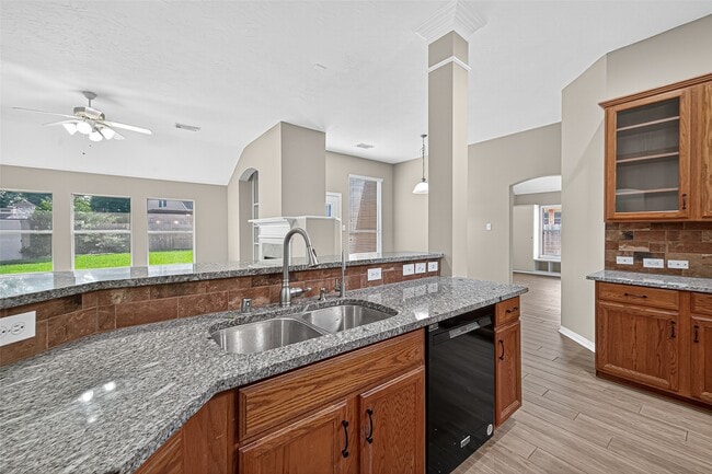 Building Photo - 7527 Rain Meadow Ln