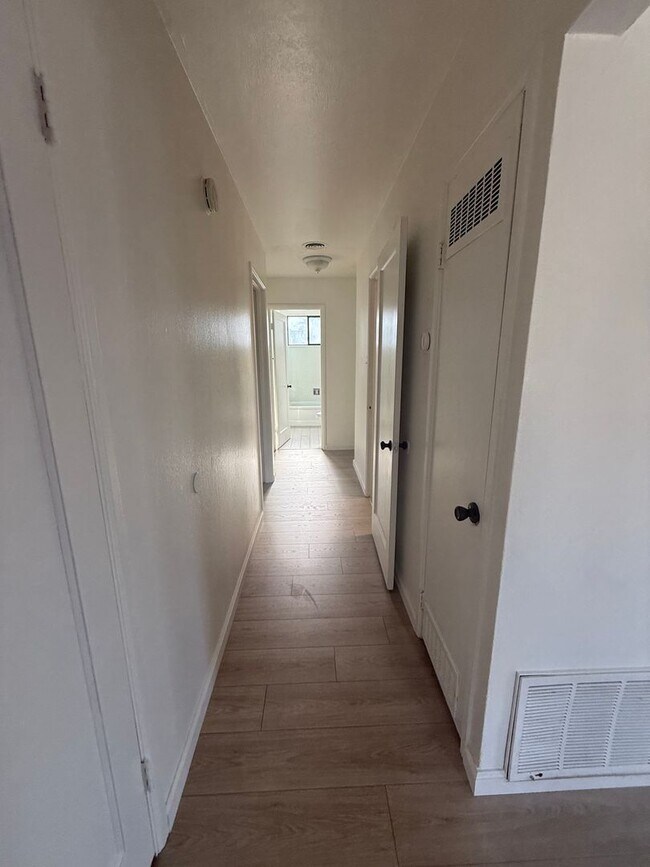 Building Photo - Easy Freeway access