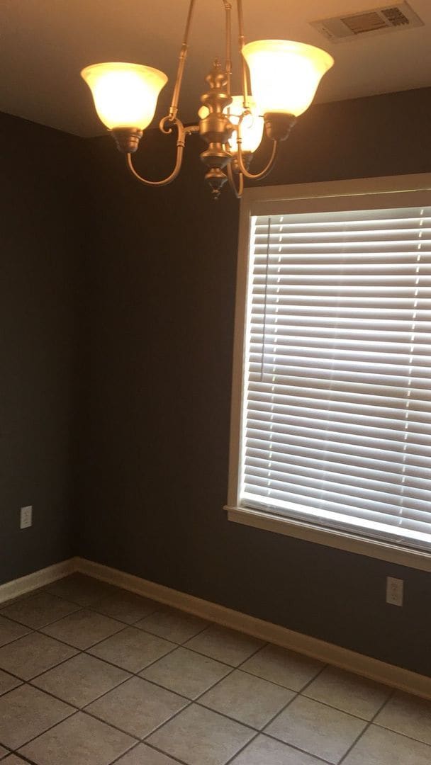 Building Photo - Eagle Point