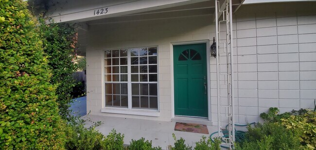 Building Photo - 1423 Oneco Ave