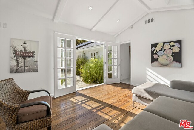 Building Photo - 2761 Hutton Dr