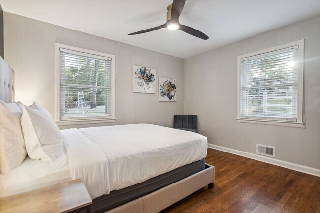 Building Photo - 425 Plantation Rd SW