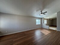 Building Photo - Great 4Bdm 2Ba Home, in a well desired loc...