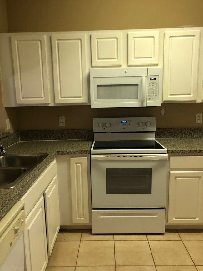 Building Photo - 10037 Poppy Hill Dr
