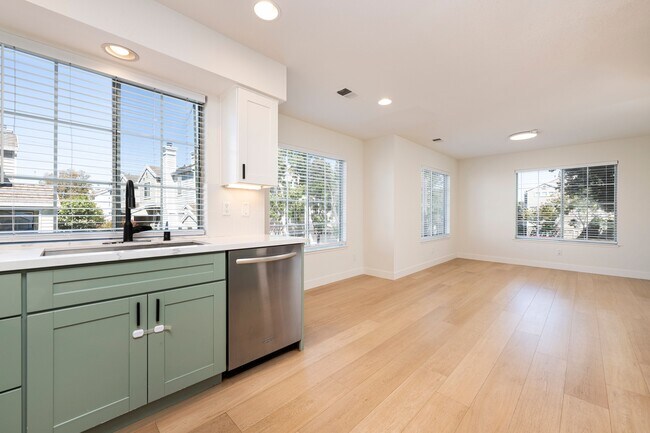 Building Photo - 356 Meridian Dr