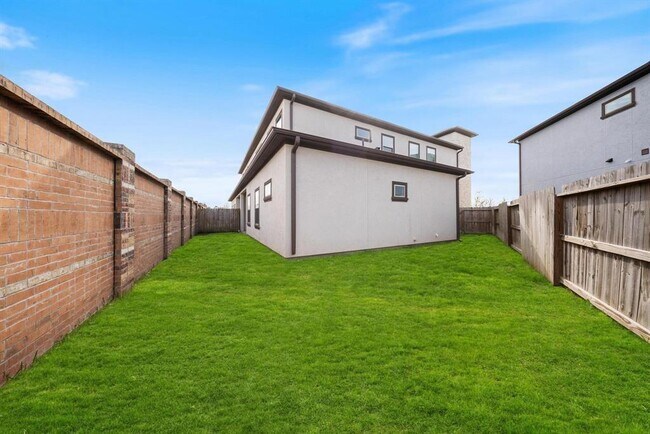 Building Photo - 2019 Olivos St