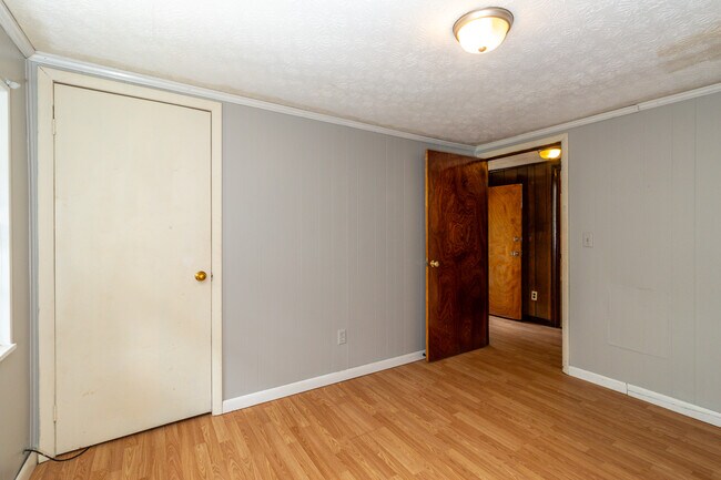 Building Photo - 513 Benton Cir