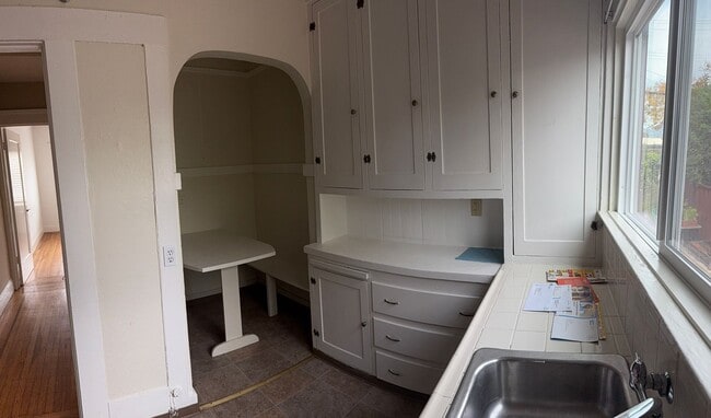 Building Photo - 4426 Shafter Ave