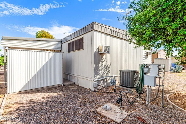 Building Photo - 2650 W Union Hills Dr