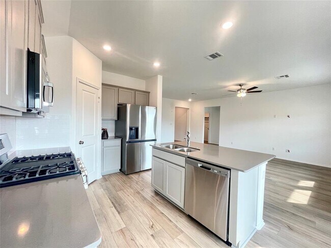 Building Photo - 431 Sebring Cir