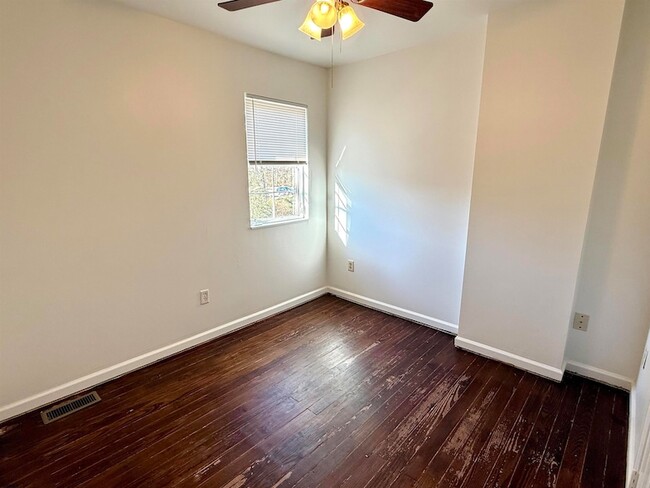 Building Photo - 1309 Matthews Ave