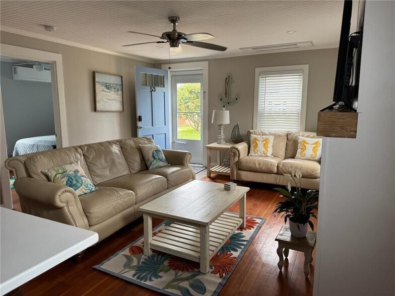 Building Photo - 53 Center Ave