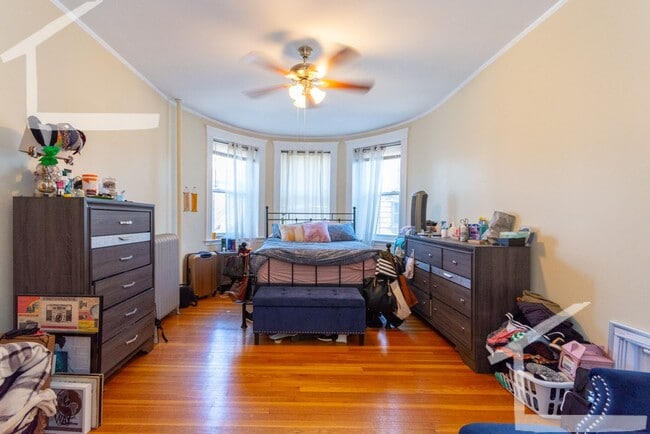 Building Photo - Very spacious 3 bed in Brookline...