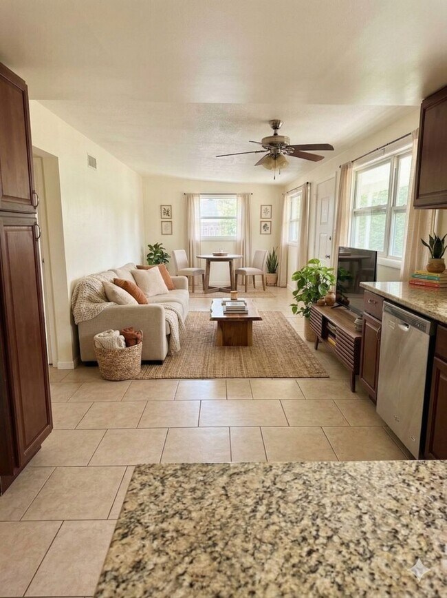 Building Photo - Updated 4-Bedroom Home for Rent in Pinellas Park | Spacious Layout | Stainless Steel Appliances