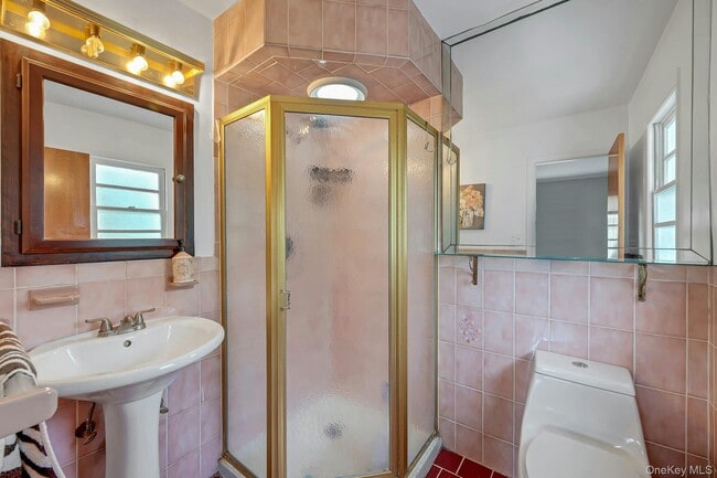 Building Photo - 67 Malvern Ln