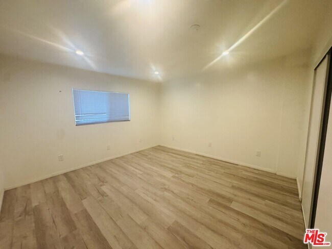 Building Photo - 229 E 85th St