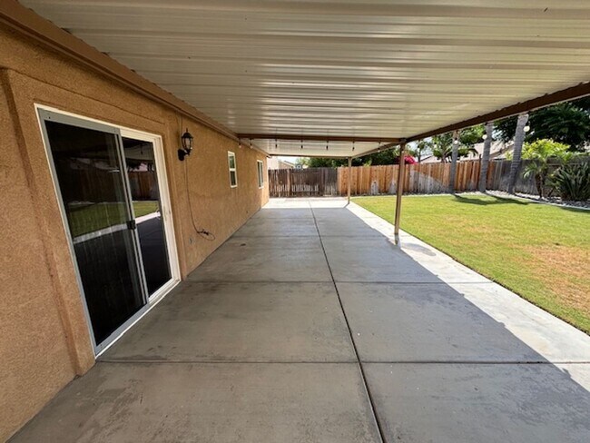 Building Photo - Clean 3 Bedroom / 2 Bathroom Home in Rosed...