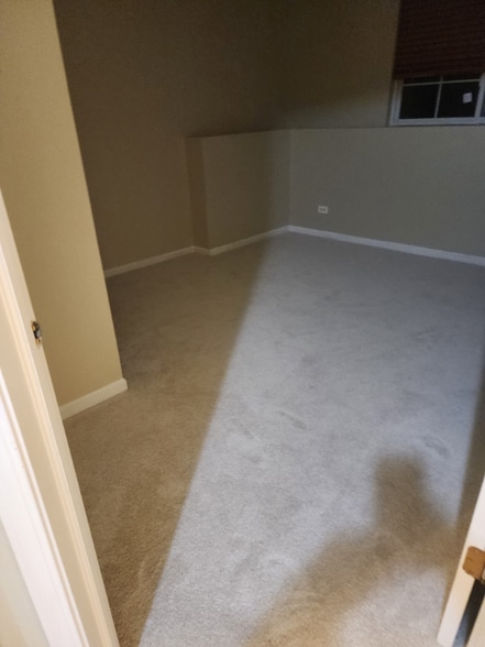 Building Photo - 611 Conservatory Ln