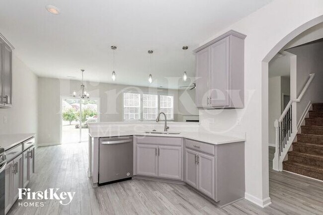 Building Photo - 2641 Kinmere Dr