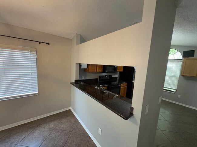 Building Photo - 2201 Grasmere Dr