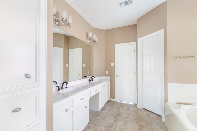 Building Photo - 16222 Rutley Cir