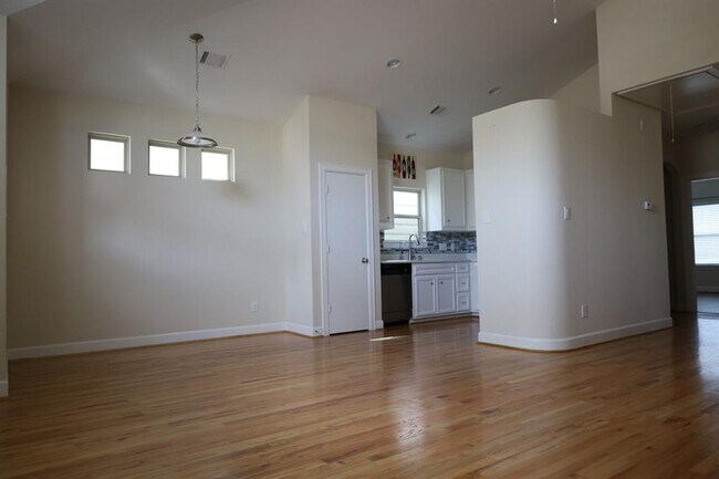 Building Photo - 3605 Main Plaza Dr