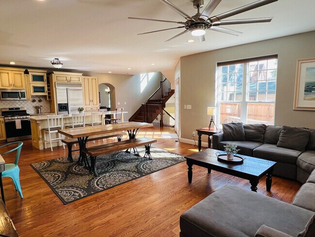 Building Photo - 3209 W Fairview Pl