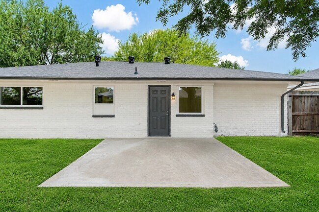 Building Photo - 13619 Elm Ct