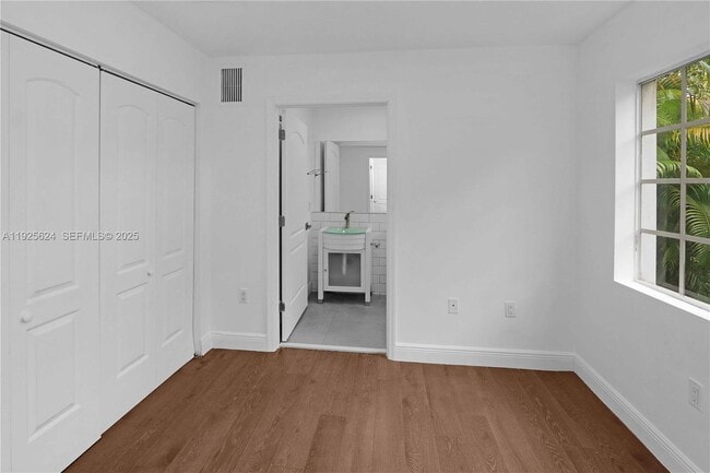 Building Photo - 832 Wallace St