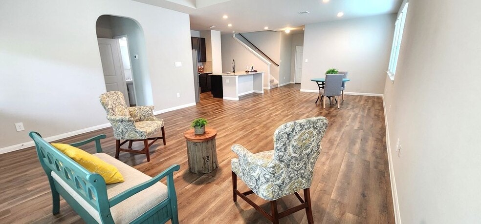 Building Photo - 5759 Cerrillos Dr