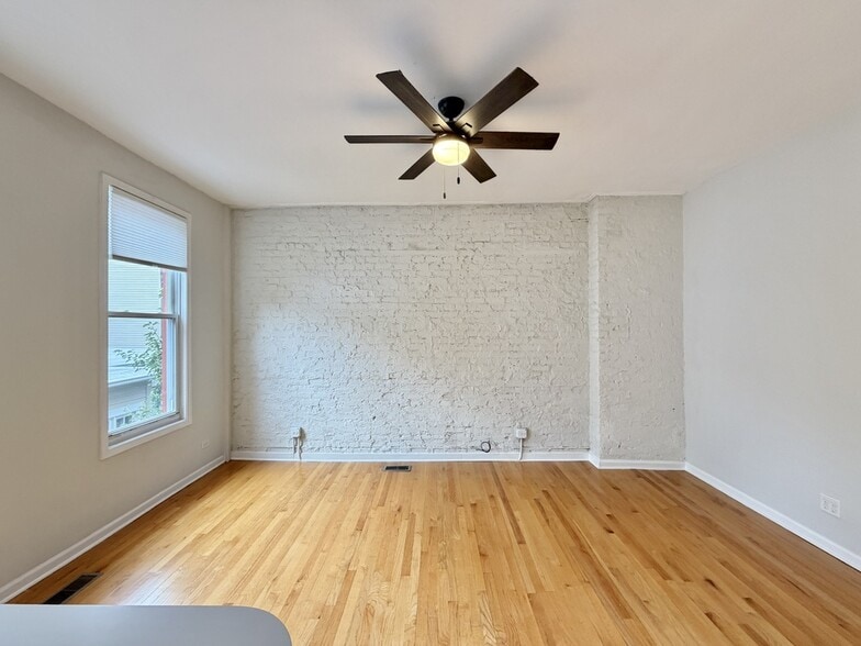 Building Photo - 1129 N Winchester Ave