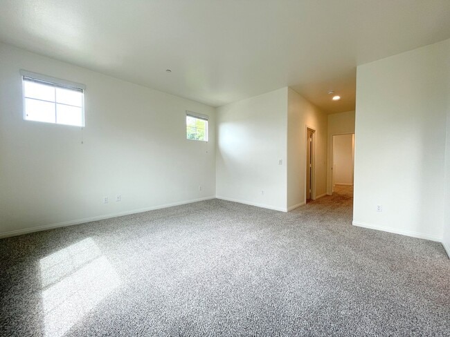 Building Photo - Two-Story 4-Bedroom Condo In Montclair's G...