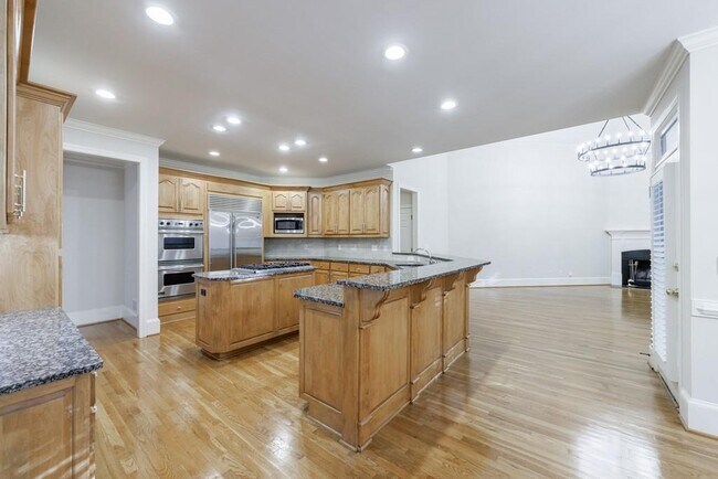 Building Photo - 2883 Thurleston Ln
